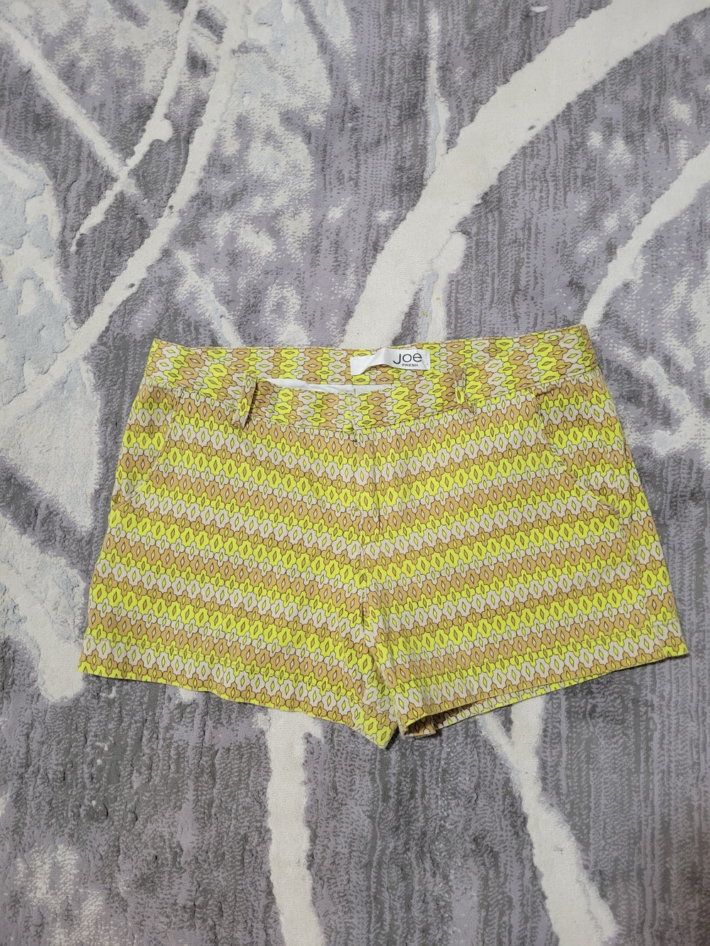 Joe Fresh Yellow and White Printed Women Shorts Size 10